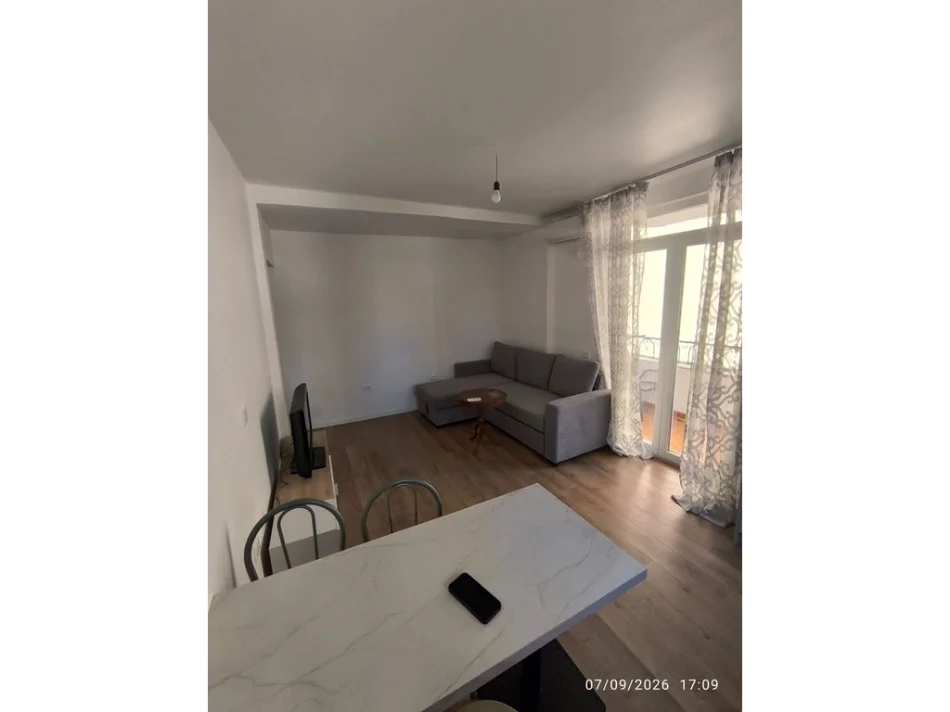 Tirane, jepet me qera apartament 1+1 Kati 5, 62 m² 600 € (STADIUMI DINAMO)