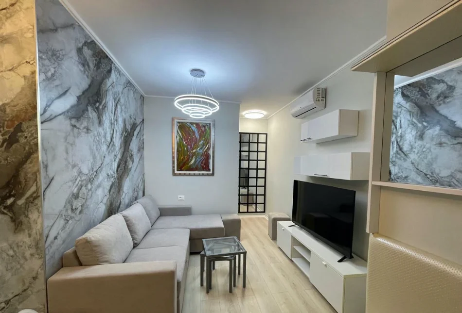 Tirane, jepet me qera apartament 1+1 Kati 5, 62 m² 650 € (ISH TREGU ELEKTRIK)