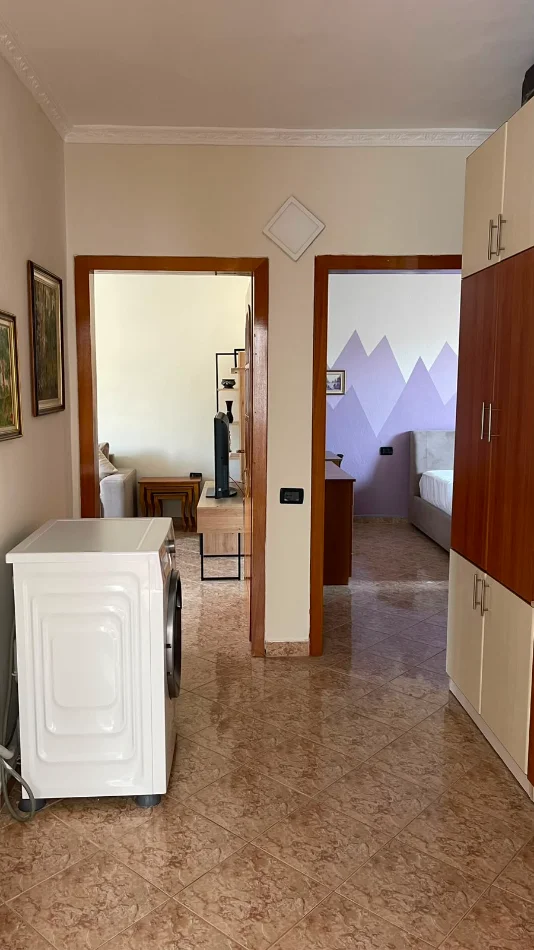 Tirane, jepet me qera apartament 1+1 Kati 5, 64 m² 450 € (PORCELAN)