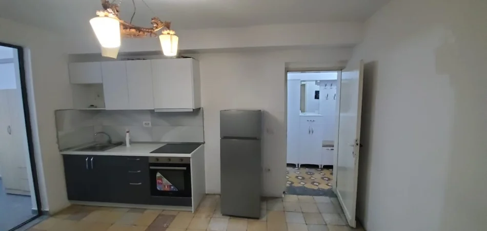 Tirane, jepet me qera apartament 1+1 Kati 5, 65 m² 400 € (Brryli)