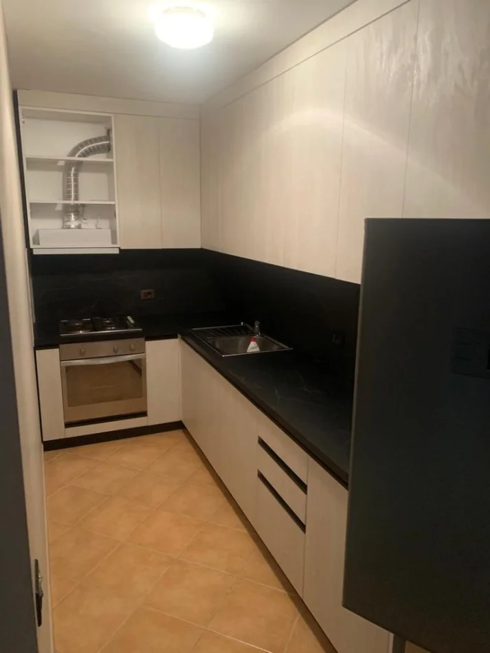Tirane, jepet me qera apartament 1+1 Kati 5, 65 m² 450 € (Tregu Elektrik)