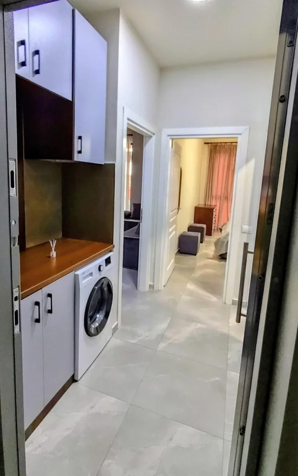 Tirane, jepet me qera apartament 1+1 Kati 5, 65 m² 500 € (Rruga Kongresi i Manastirit)