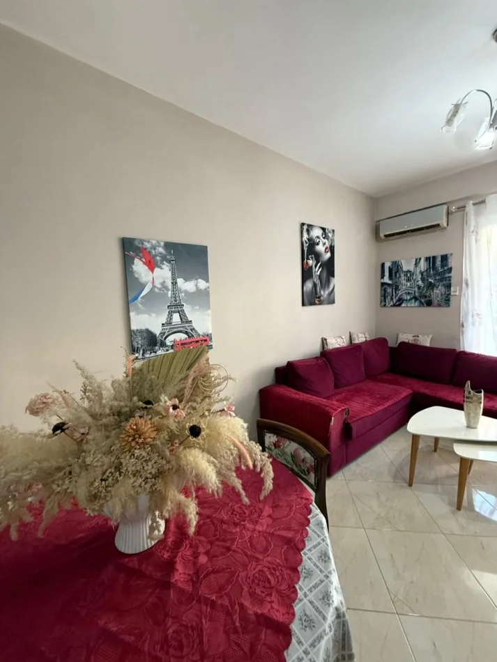 Tirane, jepet me qera apartament 1+1 Kati 5, 65 m² 550 € (Golden Park)