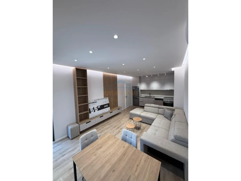 Tirane, jepet me qera apartament 1+1 Kati 5, 65 m² 650 € (Rezidenca Erli)