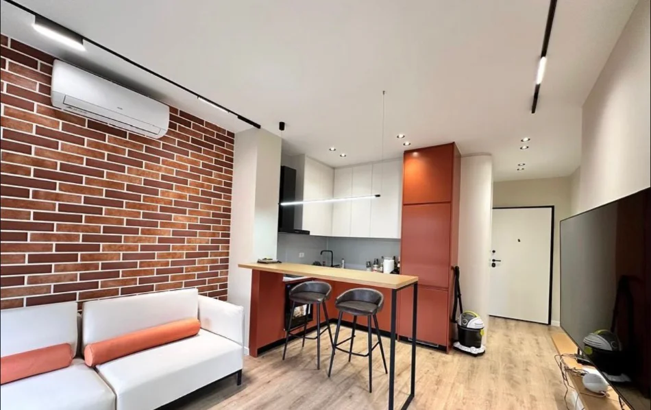 Tirane, jepet me qera apartament 1+1 Kati 5, 65 m² 650 € (STACIONI I TRENIT)
