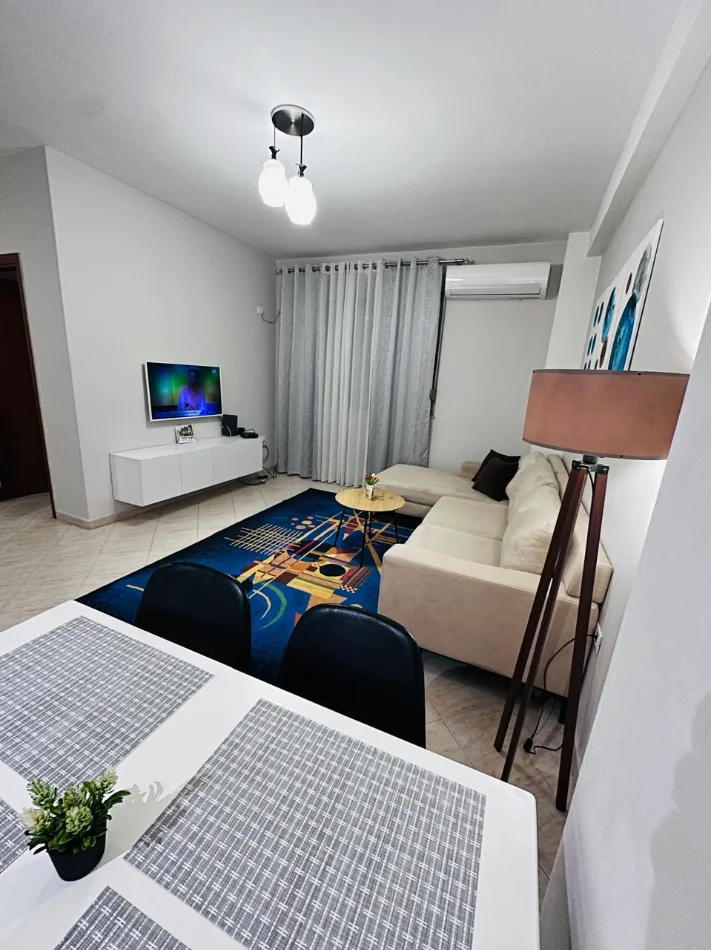 Tirane, jepet me qera apartament 1+1 Kati 5, 65 m², Çmimi 55.000 Lekë të Reja, tek Condor Center, Rruga Kavajës, Tiranë