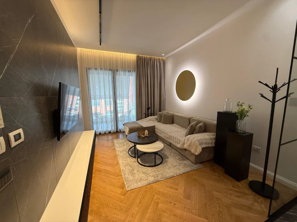 Tirane, jepet me qera apartament 1+1 Kati 5, 70 m² 1.200 € (RRUGA E KAVAJES)