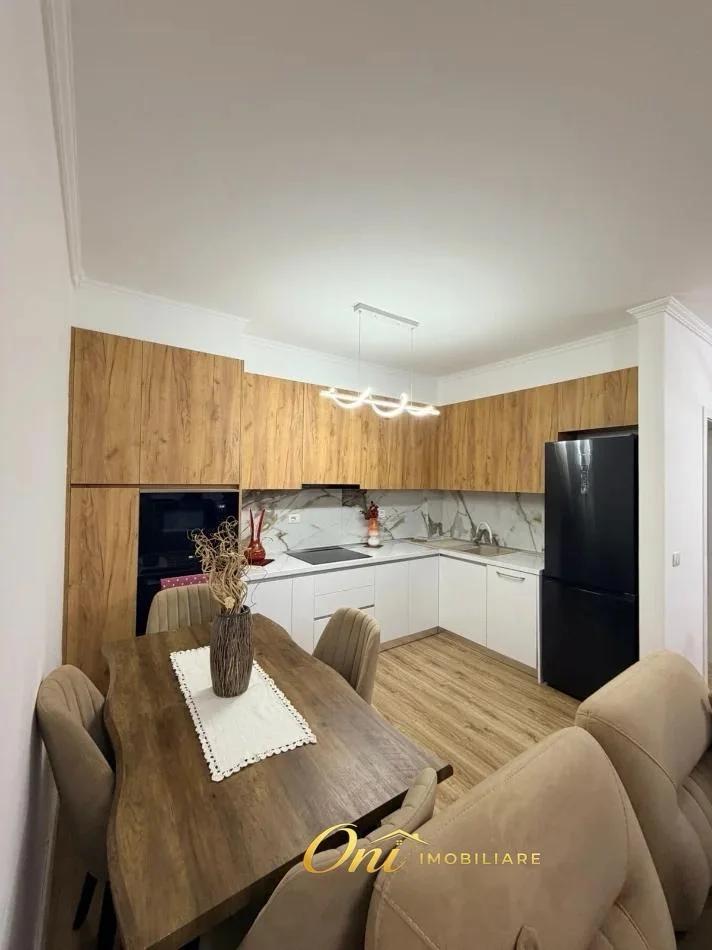 Tirane, jepet me qera apartament 1+1 Kati 5, 70 m² 480 € (YZBERISHT)