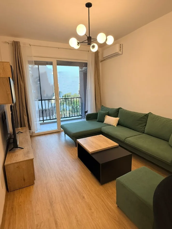 Tirane, jepet me qera apartament 1+1 Kati 5, 70 m² 550 € (5 MAJI)