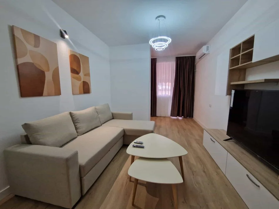 Tirane, jepet me qera apartament 1+1 Kati 5, 70 m² 650 € (Rruga Islam Alla)