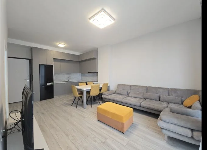 Tirane, jepet me qera apartament 1+1 Kati 5, 70 m² 700 € (Komuna e Parisit)