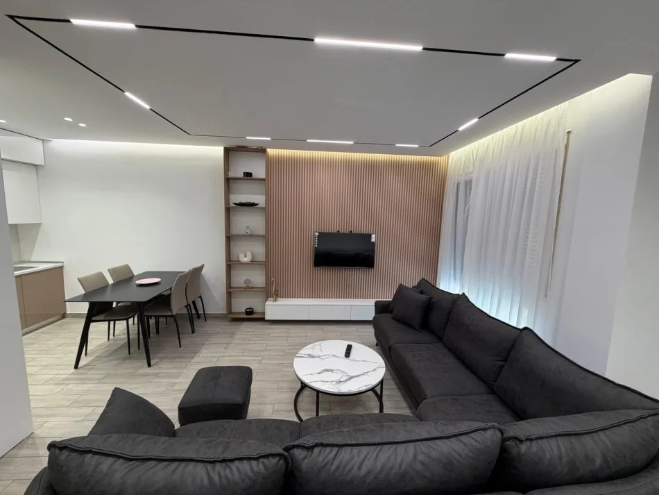 Tirane, jepet me qera apartament 1+1 Kati 5, 70 m² 800 € (Stacioni i Trenit – prane Qendres)