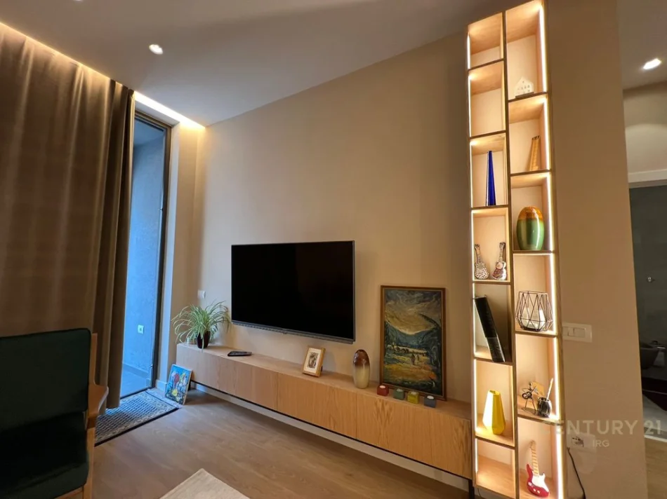 Tirane, jepet me qera apartament 1+1 Kati 5, 75 m² 1.200 € (Raddison Hotel)