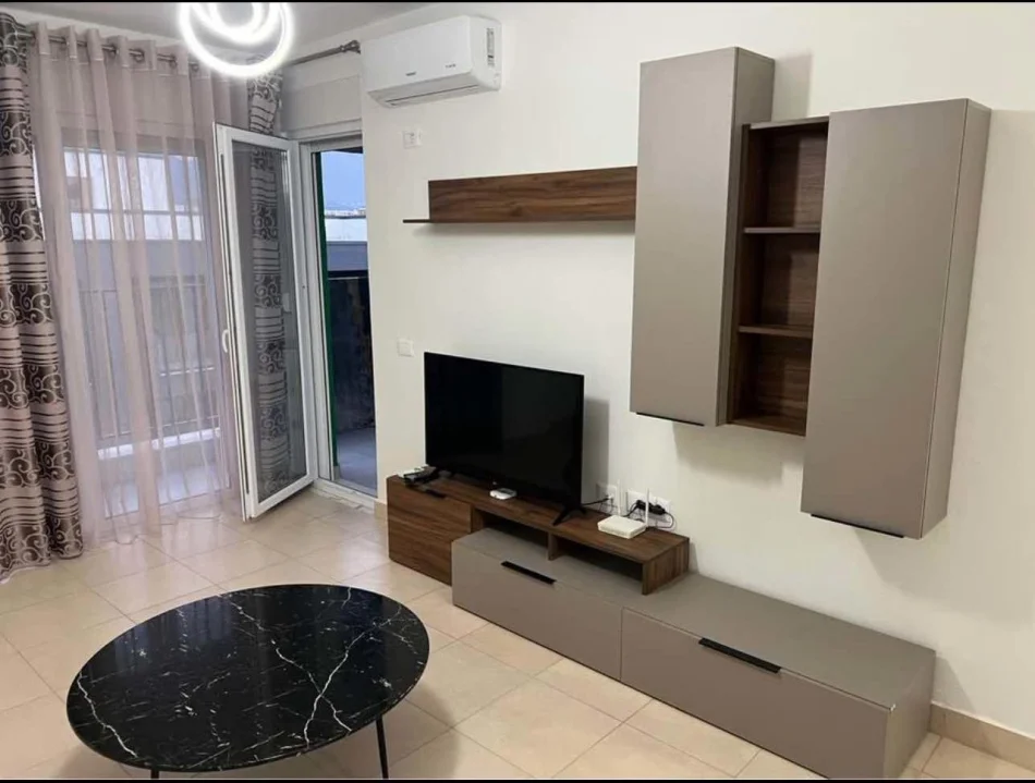 Tirane, jepet me qera apartament 1+1 Kati 5, 75 m² 400 € (Rruga 5 Maji)