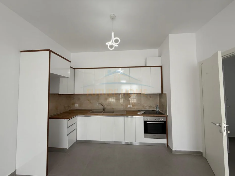 Tirane, jepet me qera apartament 1+1 Kati 5, 75 m² 450 € (Ish-Dogana)