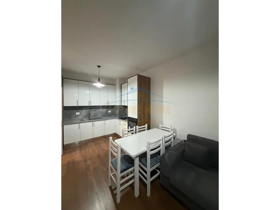 Tirane, jepet me qera apartament 1+1 Kati 5, 75 m² 500 € (Unaza e Re)