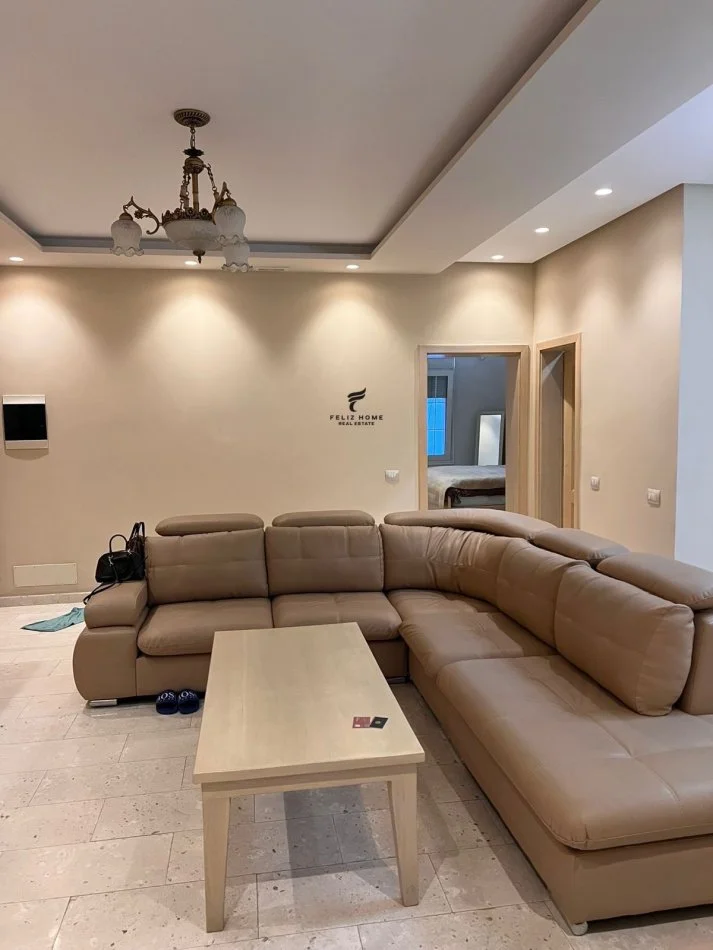 Tirane, jepet me qera apartament 1+1 Kati 5, 80 m² 800 € (BLLOKU)