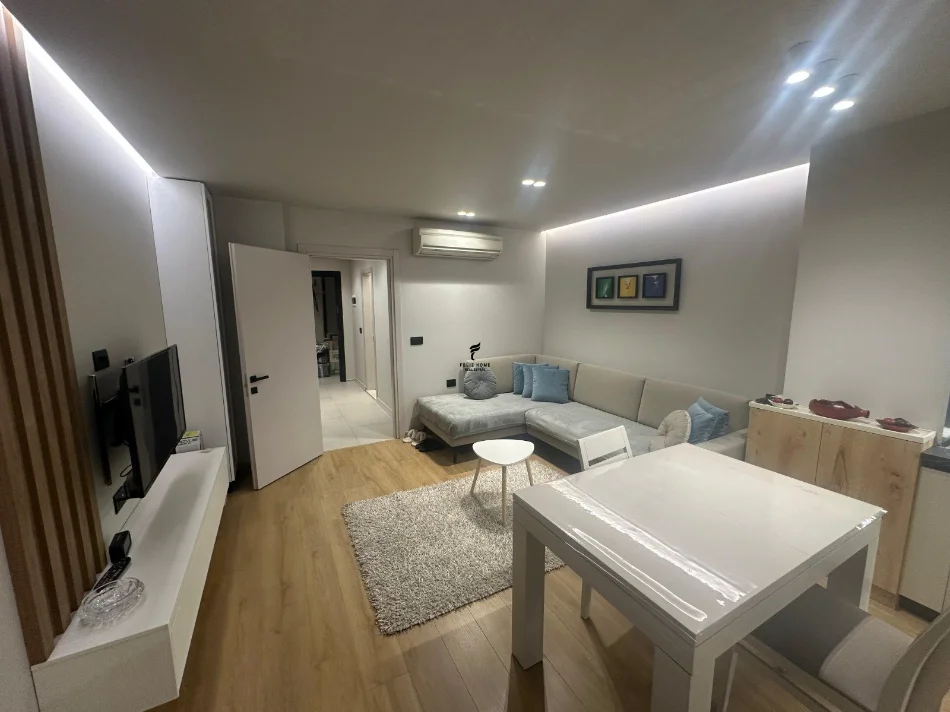 Tirane, jepet me qera apartament 1+1 Kati 5, 80 m² 800 € (VASIL SHANTO)
