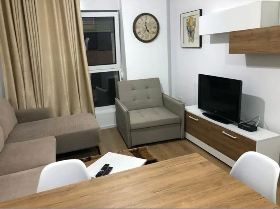 Tirane, jepet me qera apartament 1+1 Kati 6, 55 m² 380 € (Rezidenca Kaimi)