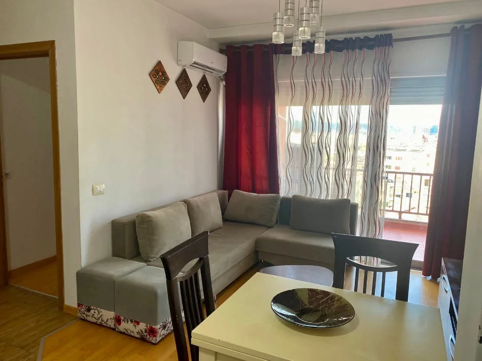Tirane, jepet me qera apartament 1+1 Kati 6, 55 m² 520 € (Rruga Xhanfize Keko)