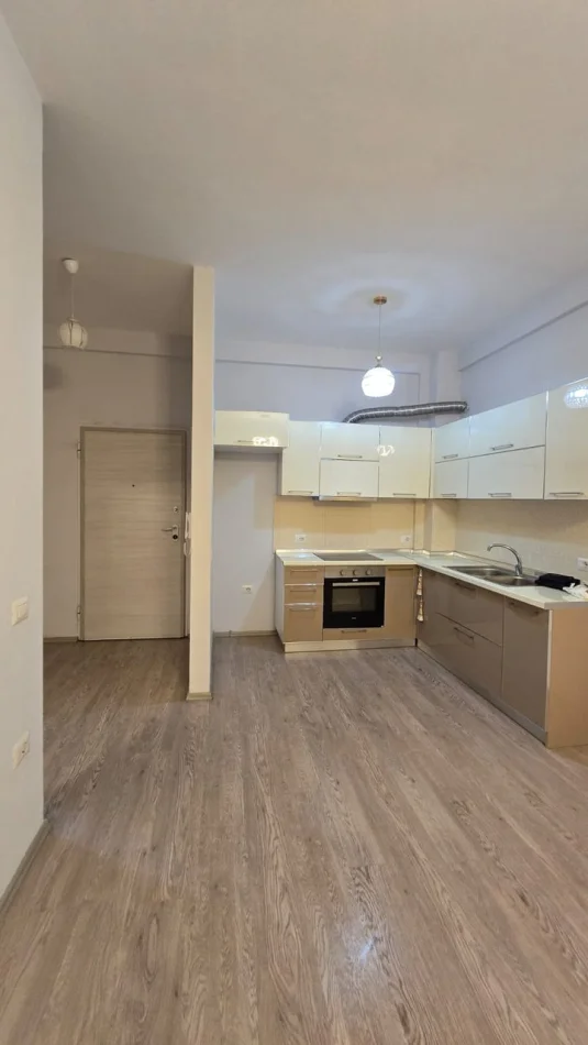 Tirane, jepet me qera apartament 1+1 Kati 6, 60 m² 450 € (Rruga 4 Dëshmorët)