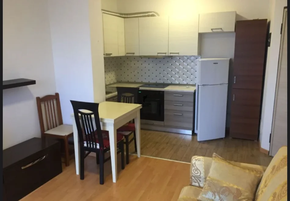 Tirane, jepet me qera apartament 1+1 Kati 6, 60 m² 500 € (XHAMLLIKU)