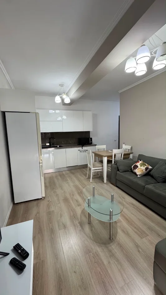 Tirane, jepet me qera apartament 1+1 Kati 6, 60 m² 550 € (BRRYLI)