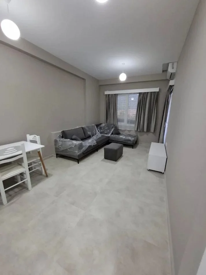 Tirane, jepet me qera apartament 1+1 Kati 6, 60 m² 600 € (RRUGA E KAVAJES)