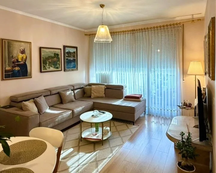 Tirane, jepet me qera apartament 1+1 Kati 6, 60 m² 60 € (Rruga Don Bosko)