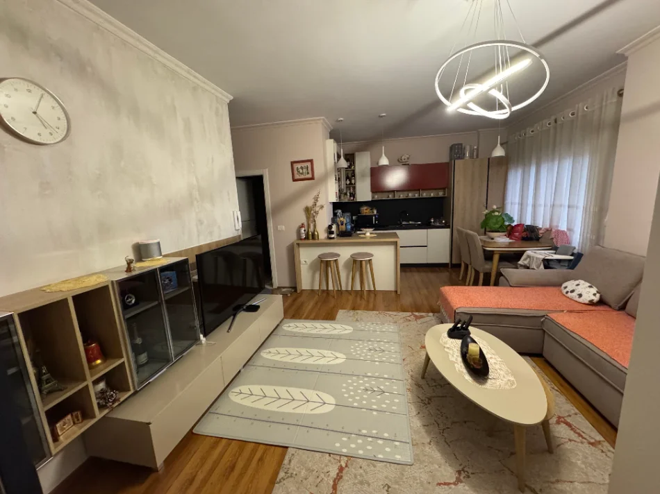 Tirane, jepet me qera apartament 1+1 Kati 6, 63 m² 800 € (Rruga e Kosovareve)