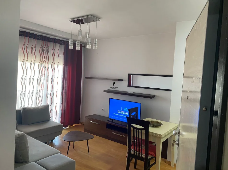 Tirane, jepet me qera apartament 1+1 Kati 6, 65 m² 500 € (XHAMLLIKU)