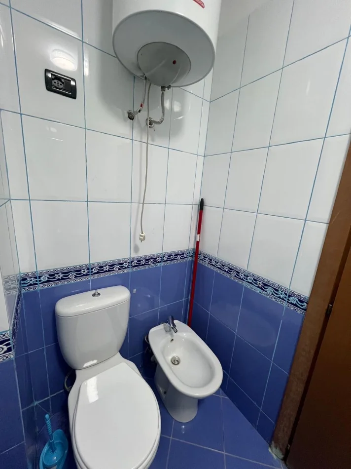 Tirane, jepet me qera apartament 1+1 Kati 6, 65 m² 650 € (Sheshi Willson ; Petronini)