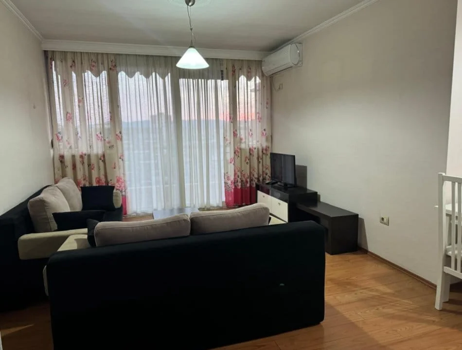 Tirane, jepet me qera apartament 1+1 Kati 6, 70 m²,560 euro, (Tek 21 Dhjetori, ne rrugen Muhamed Gjollesha, prane Hotel Mondial)