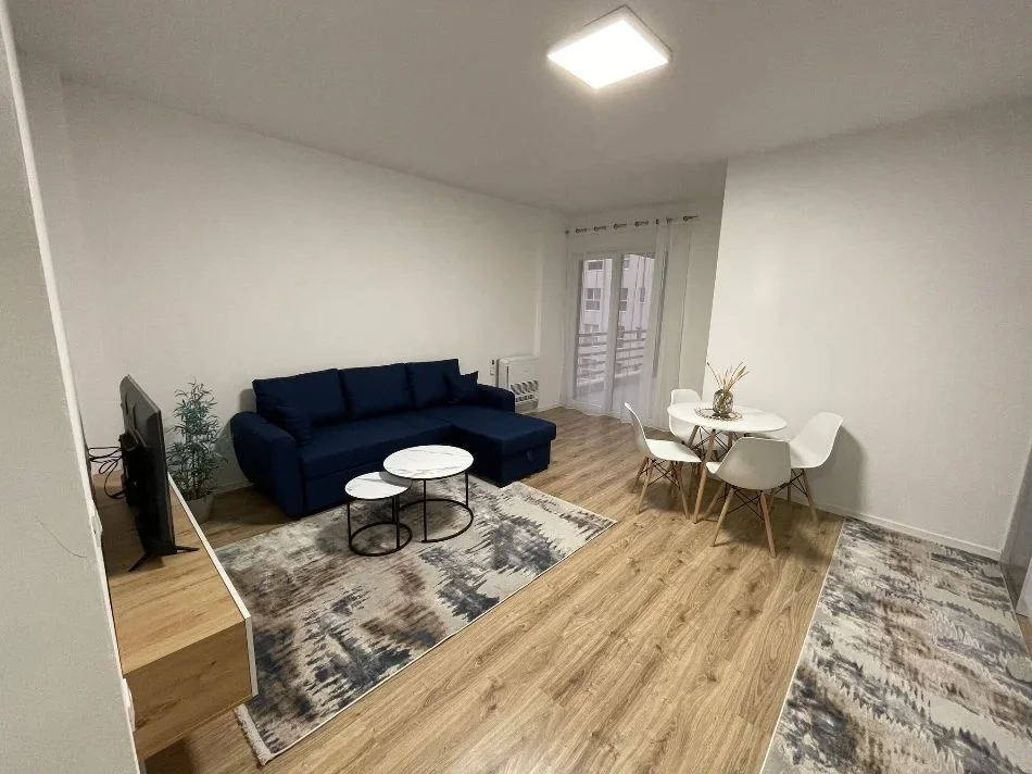 Tirane, jepet me qera apartament 1+1 Kati 6, 70 m² 600 € (KOMPLEKSI AURA)
