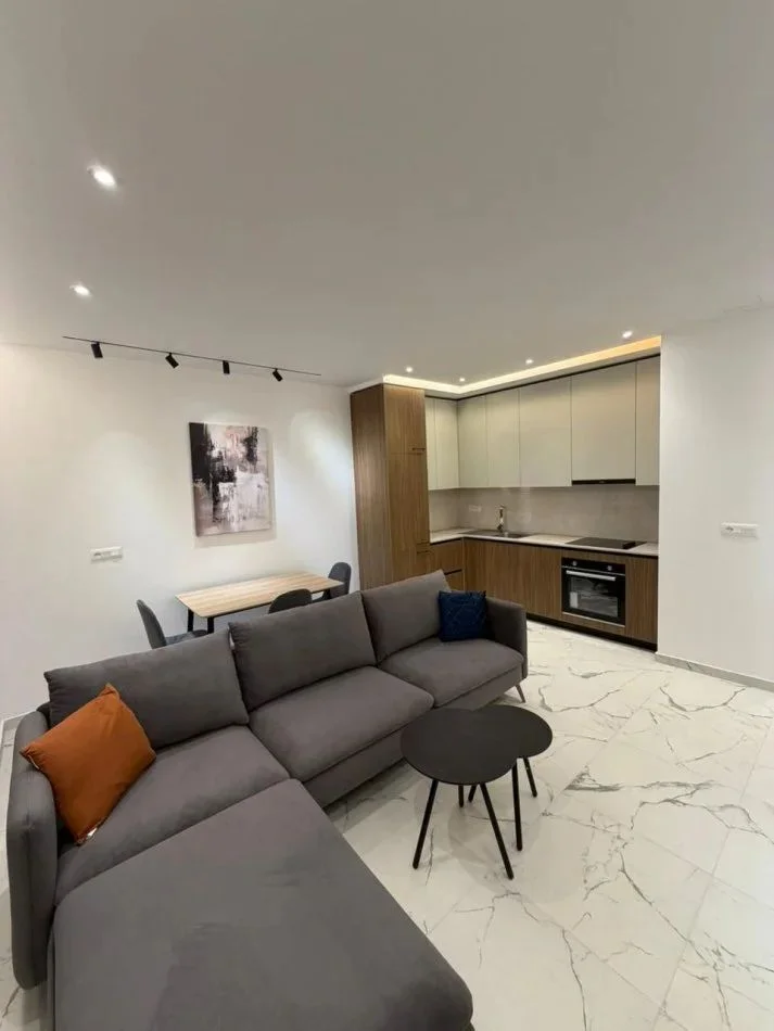 Tirane, jepet me qera apartament 1+1 Kati 6, 70 m² 750 € (PRANE RING CENTER)
