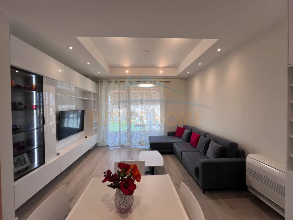 Tirane, jepet me qera apartament 1+1 Kati 6, 70 m² 800 € (ZOGU I ZI)