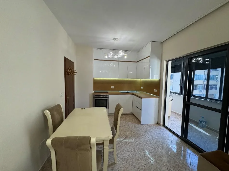 Tirane, jepet me qera apartament 1+1 Kati 6, 75 m² 650 € (RRUGA E KAVAJES)