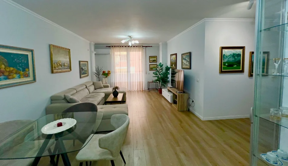 Tirane, jepet me qera apartament 1+1 Kati 6, 80 m² 720 €