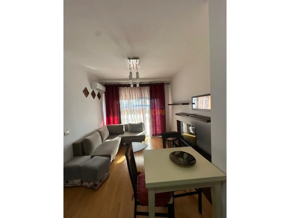 Tirane, jepet me qera apartament 1+1 Kati 6, 81 m² 500 € (XHAMLLIKU)
