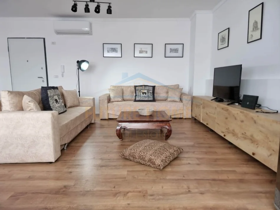 Tirane, jepet me qera apartament 1+1 Kati 6, 81 m² 850 € (Kafe Flora)