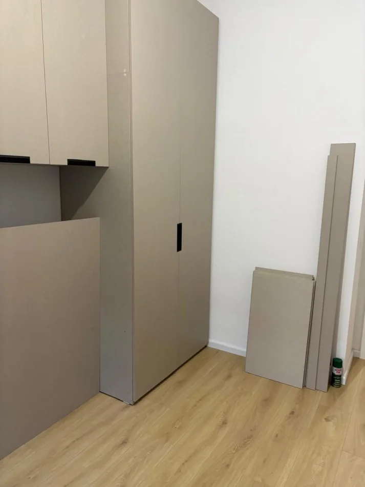 Tirane, jepet me qera apartament 1+1 Kati 7, 50 m² 400 € (Ali Demi – Kompleksi Kadiu)