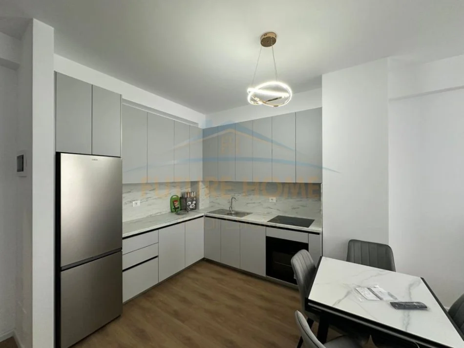 Tirane, jepet me qera apartament 1+1 Kati 7, 53 m² 450 € (Ali Demi, Kompleksi Kaimi)