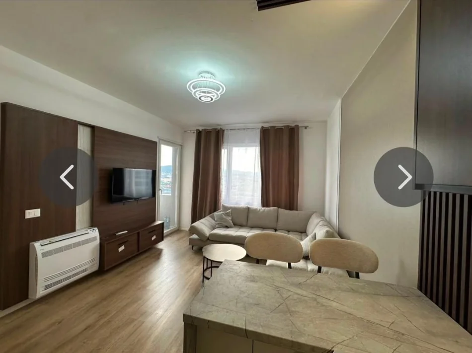 Tirane, jepet me qera apartament 1+1 Kati 7, 56 m² 450 € (Universe City)