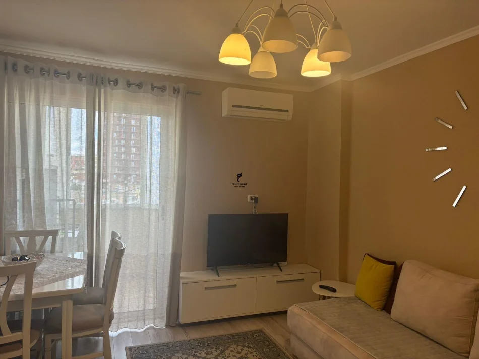 Tirane, jepet me qera apartament 1+1 Kati 7, 56 m² 600 € (MYSLYM SHYRI)
