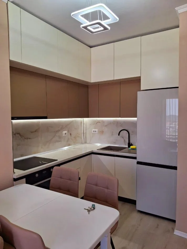 Tirane, jepet me qera apartament 1+1 Kati 7, 60 m² 400 € (UNIVERS City afer QTU)