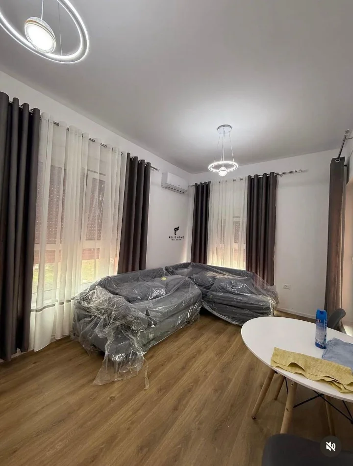 Tirane, jepet me qera apartament 1+1 Kati 7, 60 m² 420 € (ALI DEMI)