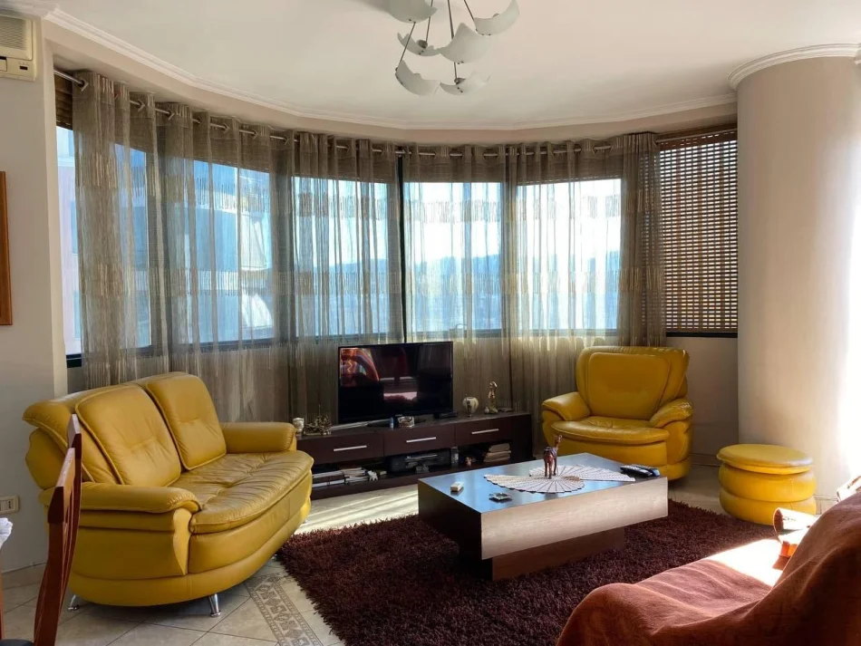 Tirane, jepet me qera apartament 1+1 Kati 7, 60 m² 550 € (Joena)