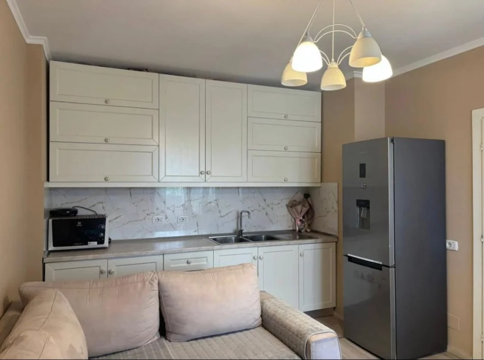 Tirane, jepet me qera apartament 1+1 Kati 7, 60 m² 600 € (Rruga Myslym Shyri)