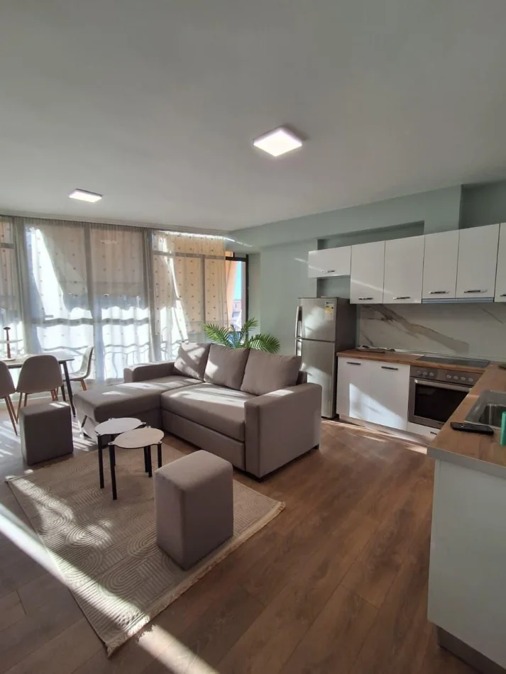 Tirane, jepet me qera apartament 1+1 Kati 7, 60 m² 600 € (Selvia)