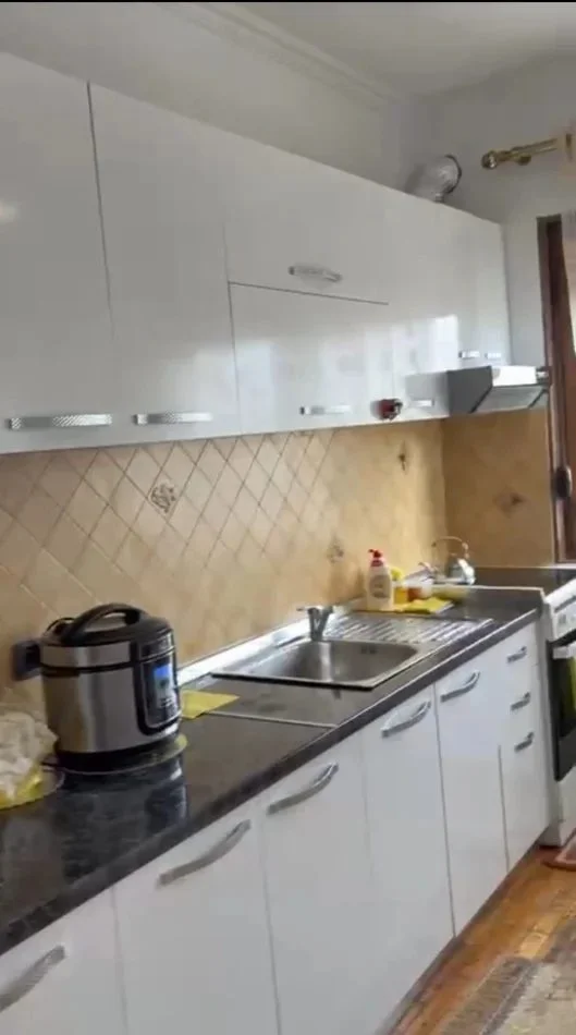 Tirane, jepet me qera apartament 1+1 Kati 7, 64 m² 600 € (Ish Stacion Treni)